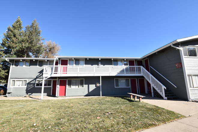 Outside Street View - 1 Bedroom Apartment Right Across from Buff Bus Stop, close walk to campus!