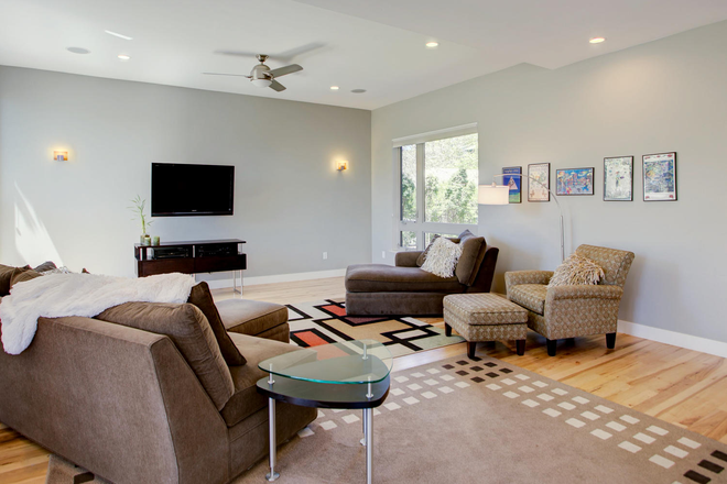 Living Room - INTERNATIONAL GRAD STUDENT/POST-DOC/RESEARCH VISITOR, Gorgeous views 1 BR/BA, Short Term 30 Day Min House