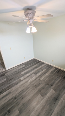 Bedroom - $550/Month. Single room available January 1, 2026 House