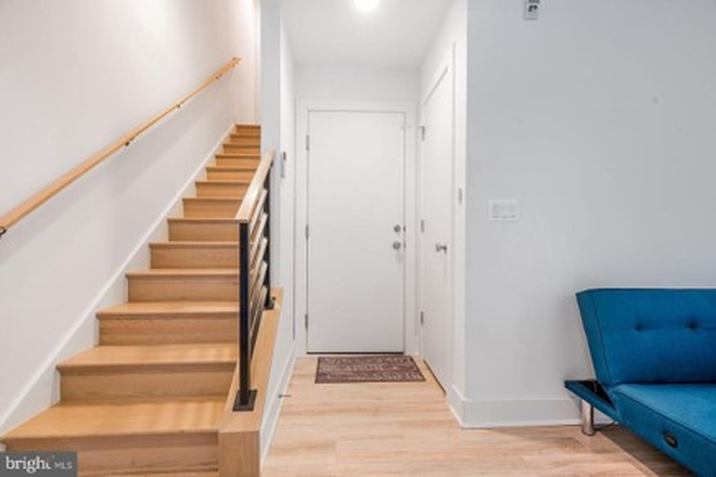 front door entrance - Riggs Park Townhome