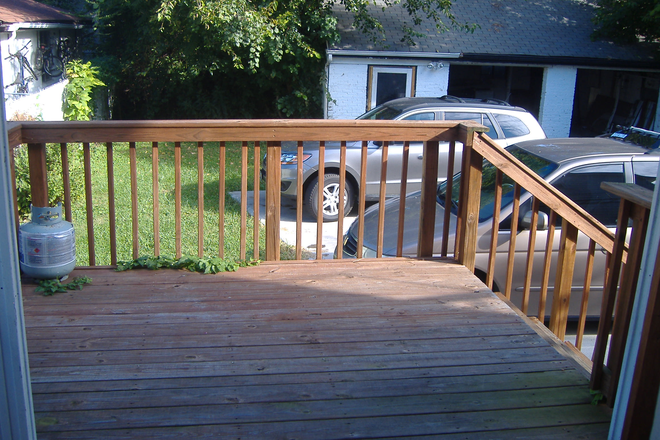 deck - //// Steps from campus-  Clean, well-maintained 7 bedroom house!!