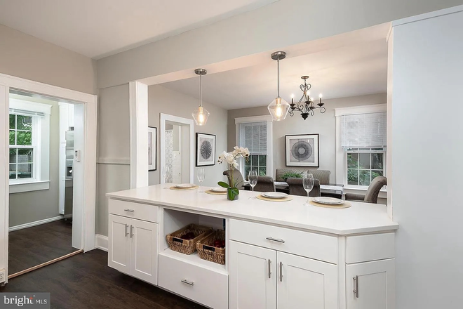 kitchen counter - Comfortable and Convenient Housing at East 32nd St., JHU student owner occupied Townhome