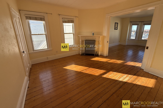 Call NOW for showings! 617-236-8600 - FALCON STREET - GORGEOUS 3 BED W/ LAUNDRY IN THE UNIT! *AVAIL NOW!* Apartments