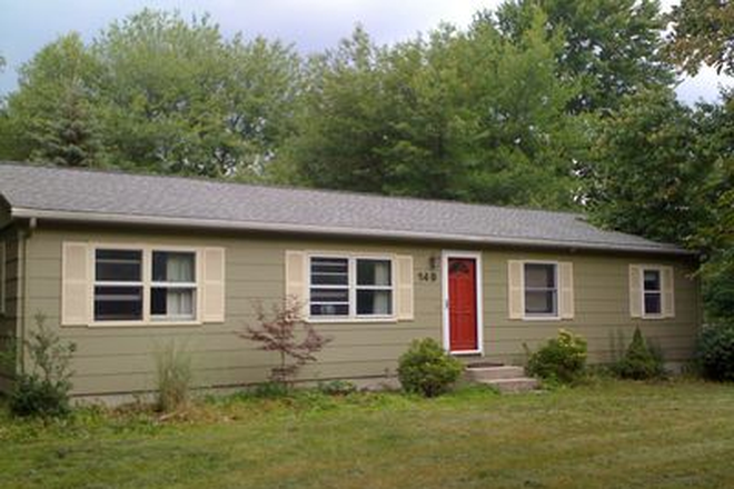 Exterior - Tranquil Four-Bedroom House Between UMass and Hampshire College!