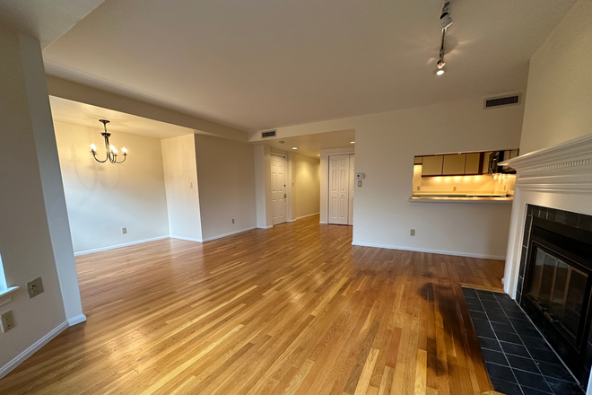 1 - 2 bedrooms 2 bathrooms, central air, elevator, private deck Apartments