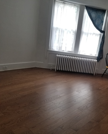 Living room - 1 bedroom apartment near UVM campus