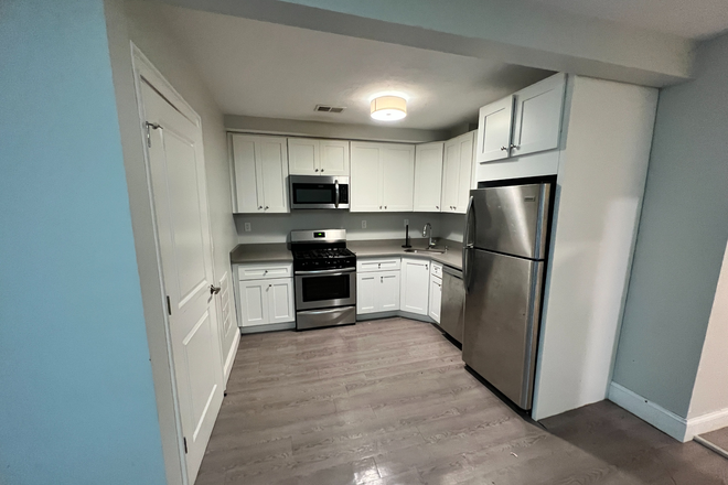 Call NOW for showings! 617-236-8600 - MAVERICK ST - LRG 2BR IN JEFFRIES POINT NEAR MBTA FOR *9/1/2025* W/ 2 BATH, W/D IN UNIT, REAR DECK!