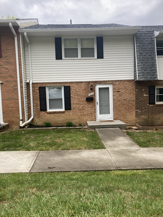 Front of house - Carriage Hill Townhouse
