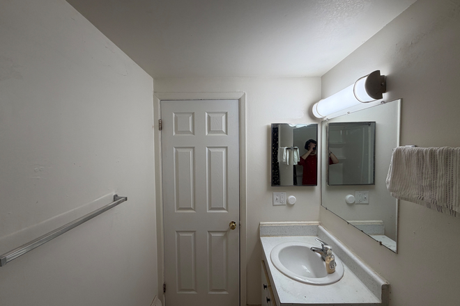 bathroom - Capitol Villa Apartments