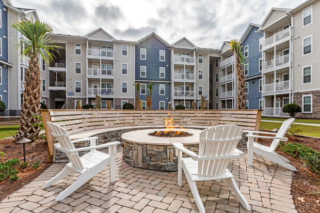 Outdoor common area - The Nest at 4955 - Fall Sublet