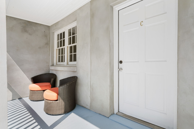 Porch - 2 Bed 2 Bath Less than 2 miles to MUSC Apartments