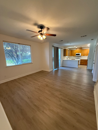 Dining Living Room - 4 ROOMS for Rent - Bellevue Area - a walk to UC MERCED CatTracks House