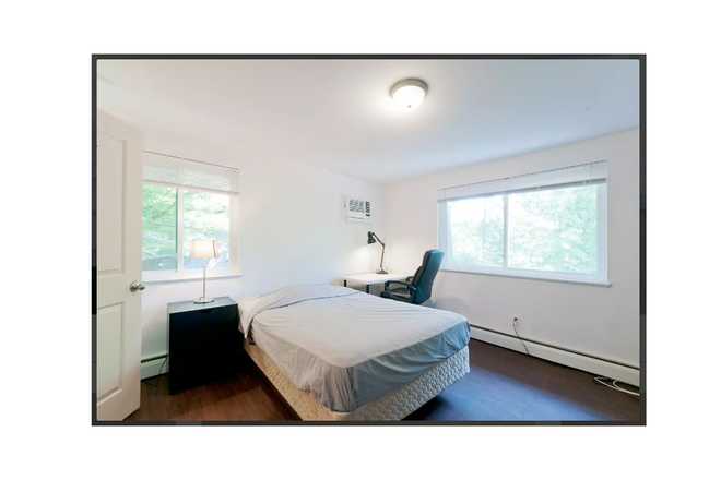 Furnished Bedroom - Furnished Bedroom w Ensuite Bathroom, Walk to North Campus and Medical Center, Utilities Included Duplex