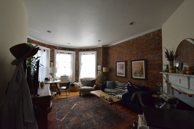 living room - Avail 9/1 - Front facing, beautiful 1 bed in Back Bay! H&HW INCL Apartments