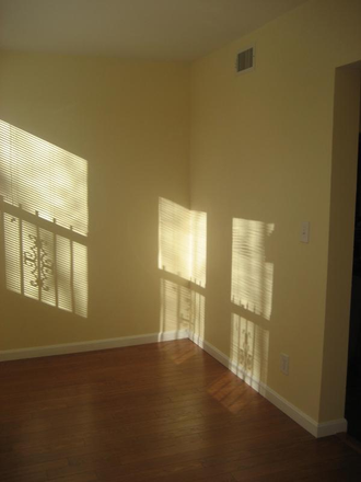 . - large 4 bed, Central AC, Updated kitchen Condo