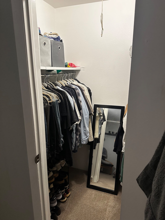 Closet - Wimbledon Condominuim