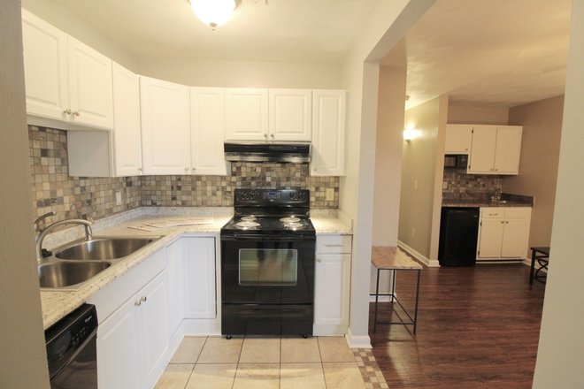 Kitchen - Camden Townes  - 4 bedrooms - 2 bath townhome for rent!