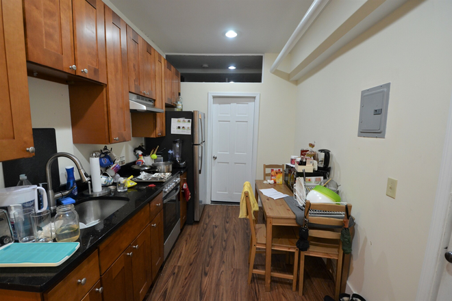 Kitchen - Spacious Basement 4 Bed on Peterborough St -- $4,800 *CONTACT ZEB (401)473-8562*