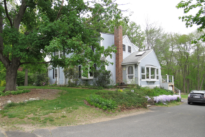 House from front - EFFICIENCY APARTMENT WITH PRIVATE BATH, FURNISHED