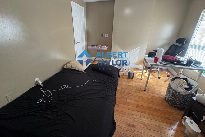 Bedroom #2 - Off-Campus 5 Bed for BU Medical Students!! Apartments