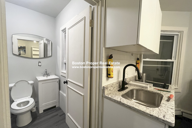 a - RENOVATED * FURNISHED * NO BROKER FEE Apartments
