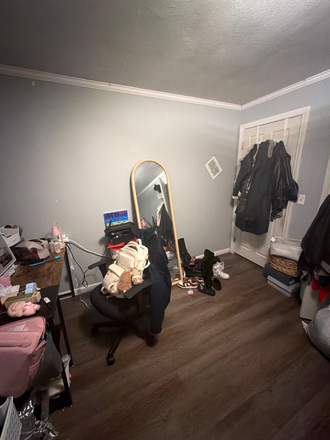 Bedroom - Single Bedroom Available in a 5 Bedroom House, 8 min from campus, Furniture Included