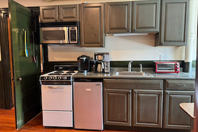 kitchenette - Graduate Student Housing Opportunity - Free rent in exchange for family support House