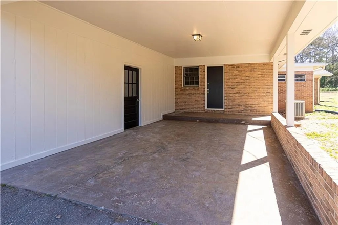 Carport - 3BR Home Near Clemson Campus & Clemson Elementary