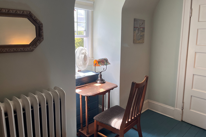 bedroom nook - Private Roland Park Suite, large bedroom + office/2nd bedroom, bath, kitchen, very near JHU/Loyola