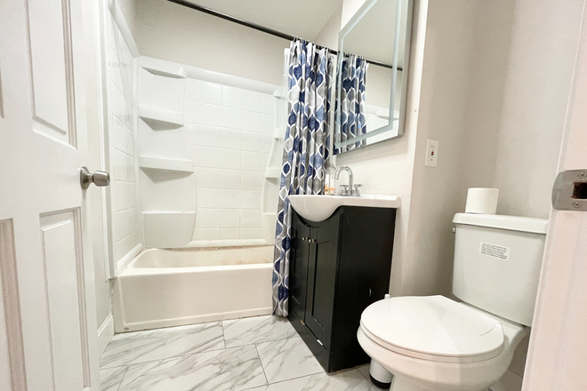 Bathroom - South End 4 Bed, Laundry in Building, New Kitchen and Bathroom Apartments