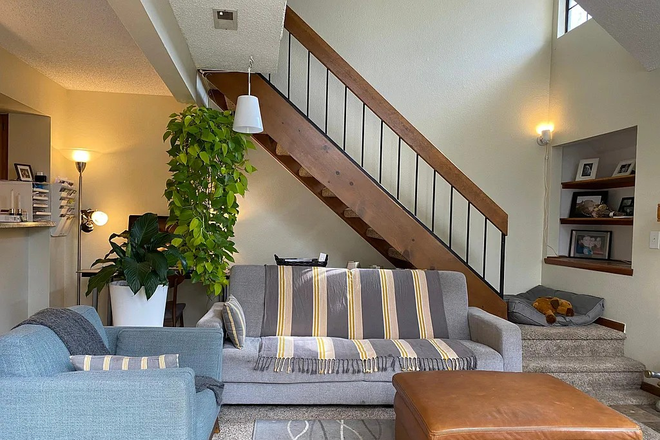 2 - AVAILABLE NOW FOR SUBLET: 5902 Gunbarrel Ave #E Condo