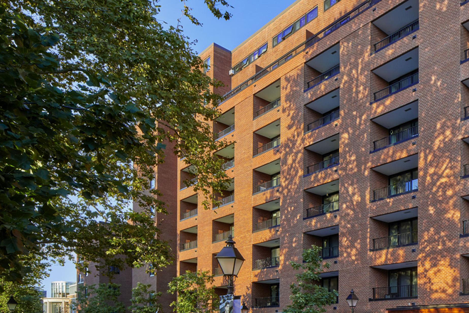 Soldiers Field Park from the outside - Fully furnished 1-bedroom apartment next to HBS (Soldiers Field Park). Utilities included!