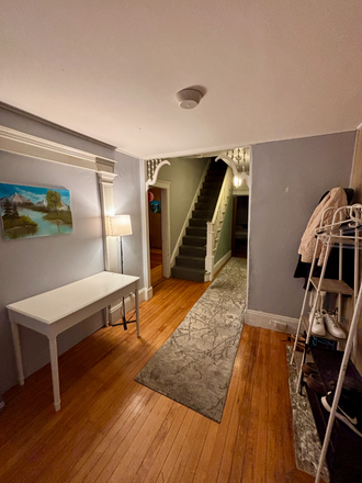 Entry - Summer Sublet Near Tufts, Davis Square & Ball Square (7/1–9/1) Apartments