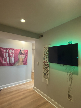 Living Space - Mission Hill Room Sublet for Fall 2025 Female-only Apartments