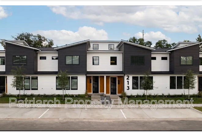 Exterior - Lynn drive town homes