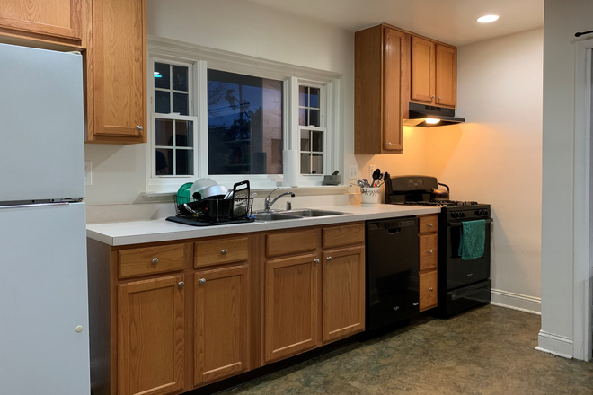 Kitchen - 1901 Chapman Road - House to share (4BR/2BA)