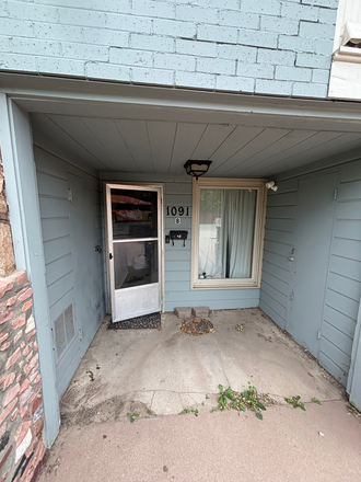 Outside Street View - Last Minute Fall Semester Housing on College Ave and Close to Campus! Apartments