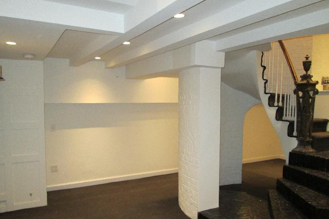 - - 1.5 BD 2BA | HOT WATER INCL | NO BROKER FEE! Apartments