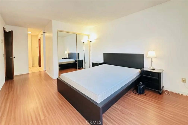 Bedroom - La Jolla Villa Garden - master room with private bathroom (in 2B2B condo)