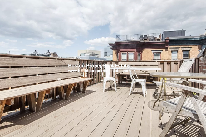 A - 3 bed with living room and PRIVATE ROOF DECK!