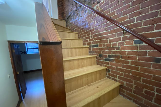 1 - Large 2 Bedroom 2 bathroom on Hemenway St, central air, two floors Apartments