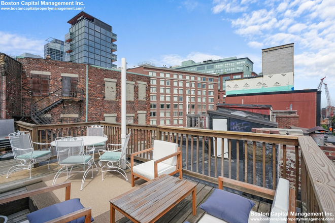 Shared Roof Deck - 2 bedroom in Little Italy!! AC & Roof Deck!!