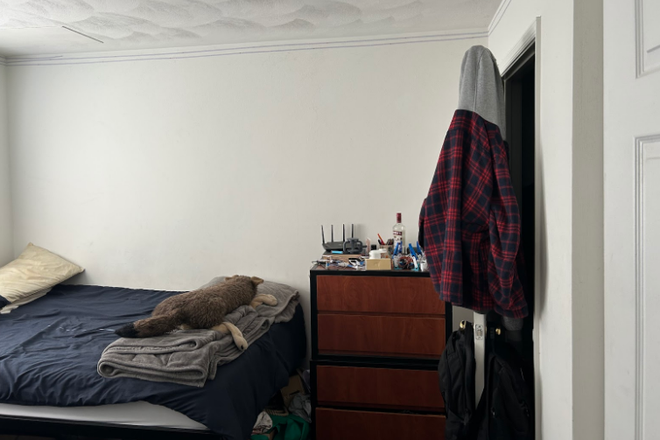 Bedroom - Harrison Apartments, close proximity to campus (1 month free rent included)