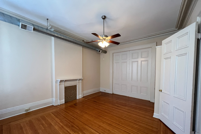 Bedroom 1 - Beautiful apartment in a historic building close to UC campus