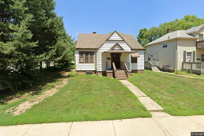 Outside Street View - House Close to Campus