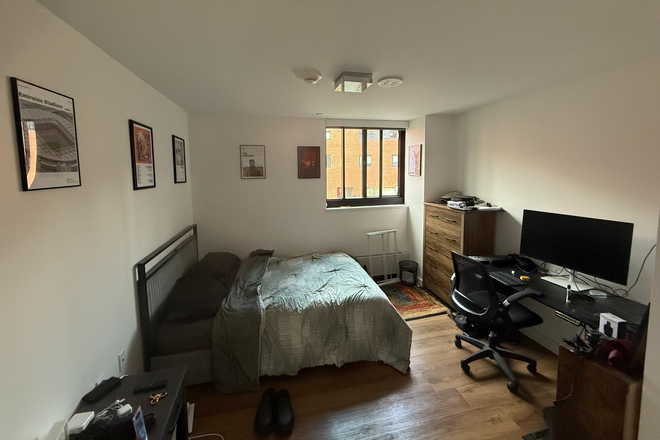 Room 2 - Bright & Modern 2 Bed / 2 Bath – South-Facing, In-Unit W/D, En Suite Baths Apartments