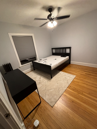 Bedroom - Apartment near Noyes Station (Women only please!)