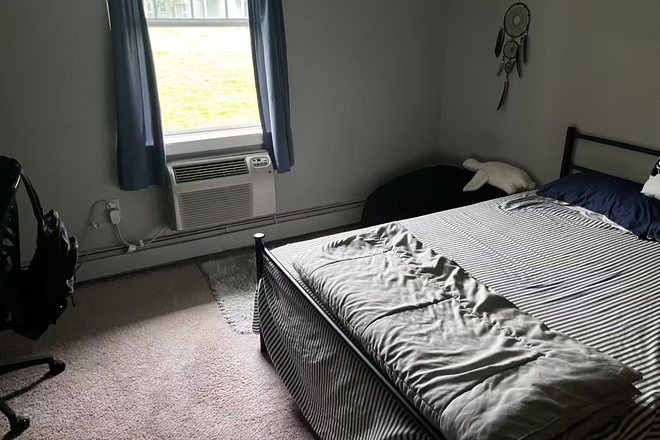 Bedroom - Mill Valley 3B2B, Close To Bus 31, Flexible Move-in Dates (June/August/Setember Move In all ok)