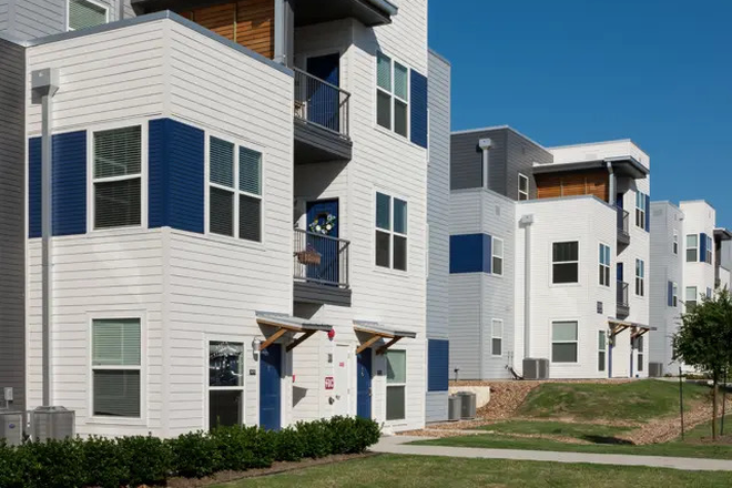 Flats Building - Park West Flats 2x2 Apartment -- Close to campus with bus route to MSC