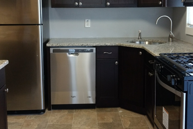 Kitchen - Hofstra Is Right Across the Street! House